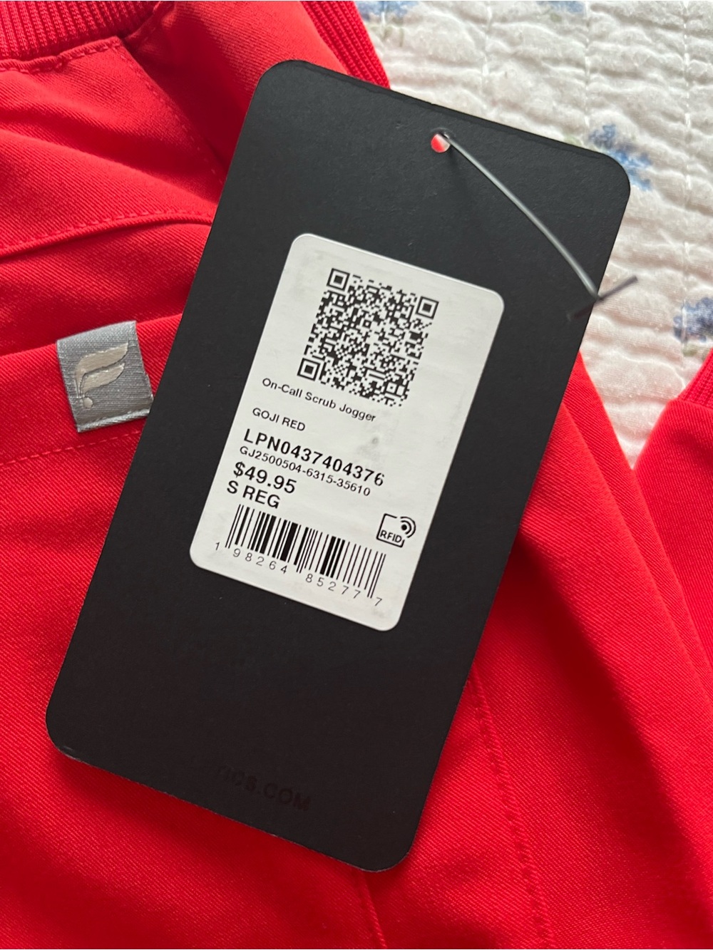 Fabletics Red Scrub Set - Picture 4 of 4